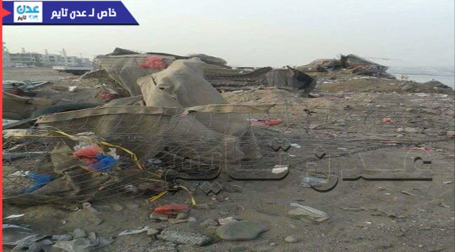 عدن : رواد الشواطئ وناشطون يطالبون باحترام المتنفسات البحرية وإزالة مخلفات الحواجز الأمنية"صور"