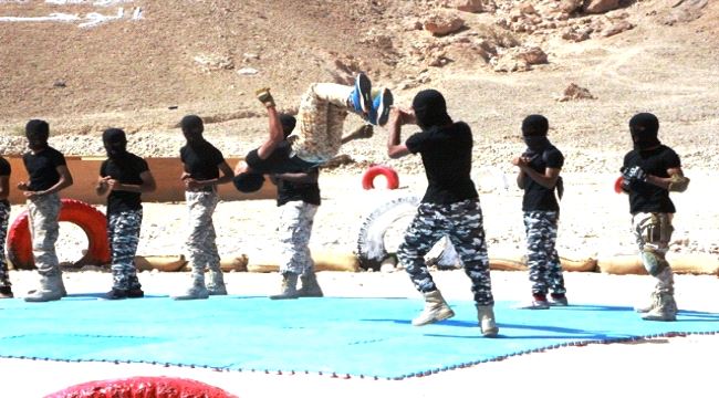 #حضرموت .. المنطقة العسكرية الأولى تحتفل بتخرج الدفعة الثالثة مكافحة إرهاب