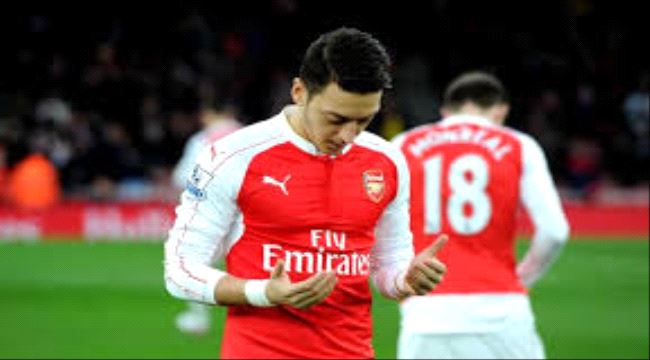 اوزيل يعرض خدماته على فريق برشلونة الاسباني ..