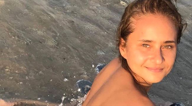 صورة نيللي كريم بالمايوه تثير غضب جمهورها