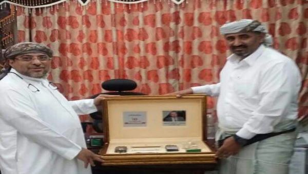   محافظ عدن يناقش مع رجل الأعمال با نافع تحسين فرص الاستثمار