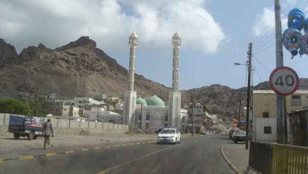 استنكار واسع لتجاهل خطباء الجمعة في عدن مجزرة الصولبان وانشغالهم برحلة جبل شمسان