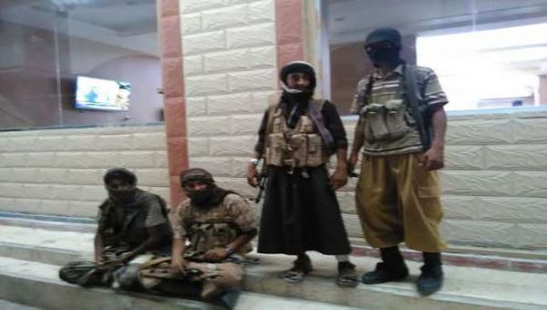 قوات الجيش تقترب من لودر وعناصر القاعدة تنسحب باتجاه شبوة والبيضاء