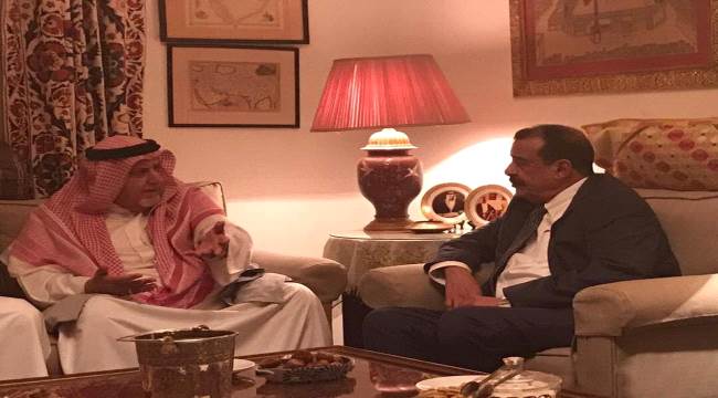 اللواء بن بريك يلتقي بالسلطان القعيطي ويناقش معه مستجدات الوضع بحضرموت