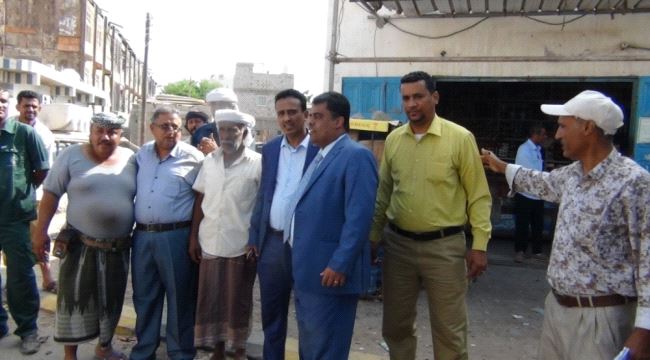 الوكيل الشاذلي والمهندس راشد يدشنان الحملة الطارئة لنظافة عدن 