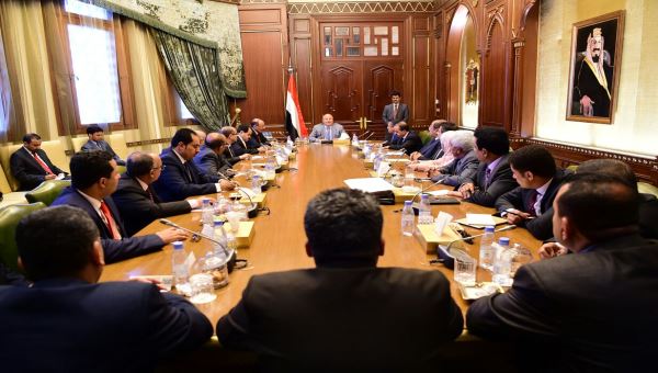 الرئيس هادي يتراس اجتماعا للحكومة في الرياض لمناقشة مستجدات الاوضاع