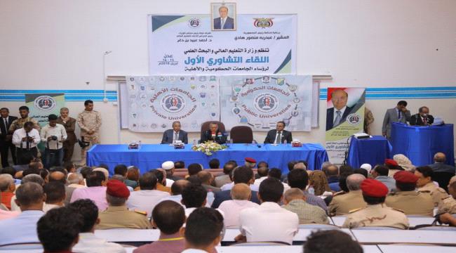 بن دغر يتعهد باعادة الكهرباء والماء والنظافة في عدن الى مستوى افضل