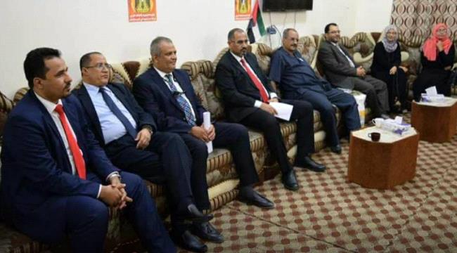الزبيدي وقيادات في الانتقالي يعودون الى عدن