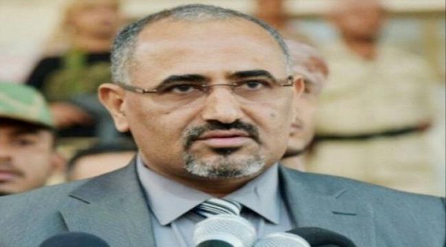 اللواء الزُبيدي يعزي بوفاة المحامي منصر العطفي