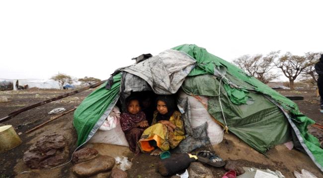 في زمن الميليشيا.. أستاذ جامعي يتحول إلى بائع خضار