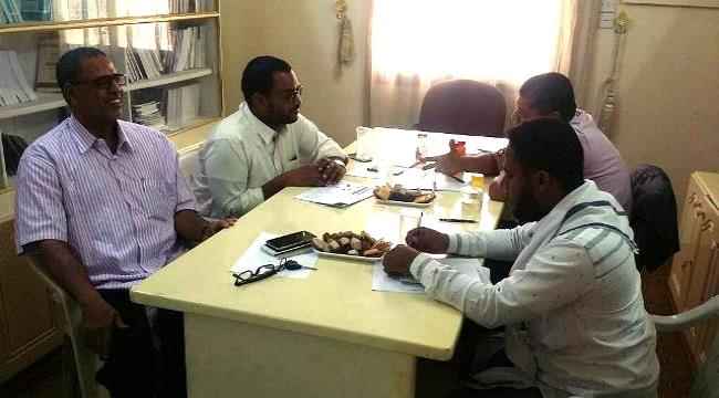المدير التنفيذي لمؤسسة الصندوق الخيري يزور فرع المؤسسة بسيئون 