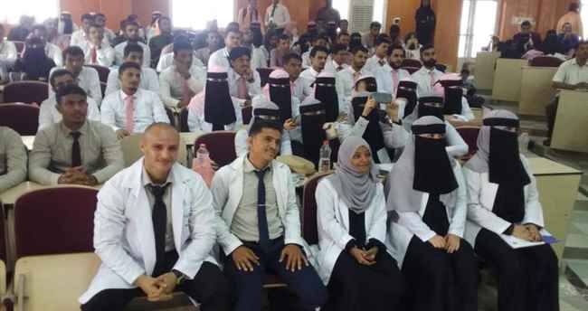 كلية الصيدلة عدن تشهد تنوعاً بحثياً في مشاريع التخرج 