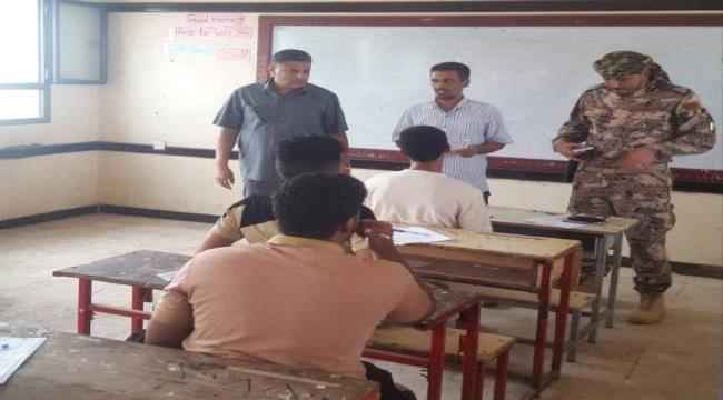 أمين محلي عدن معاون يدشن امتحانات الثانوية العامة في البريقة