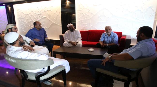 وصول رئيس لجنة الإغاثة الكويتية جمال النوري إلى عدن