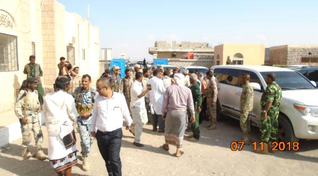 محافظ لحج يزور المضاربة ورأس العاره ويضع حلولا لمشكلاتها