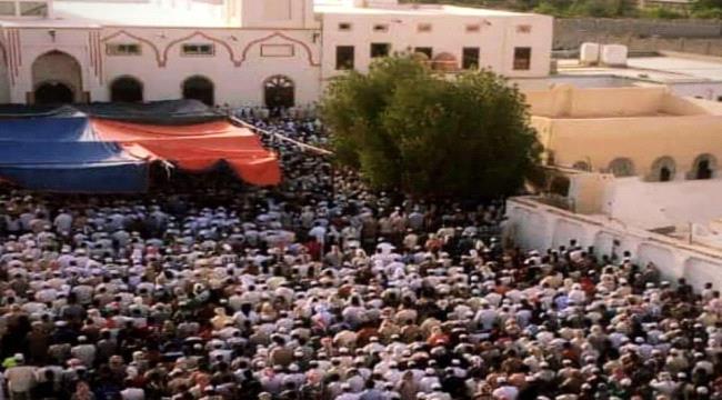 الالاف ب#حضـرموت تشيع الداعية الاسلامي باعباد ..ماذا كان عنوان آخر خطبه؟