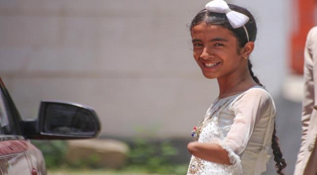 ( قصة مصورة ) هديل.. براءة تتمسّك بالحياة في وجّه صُنّاع الموت