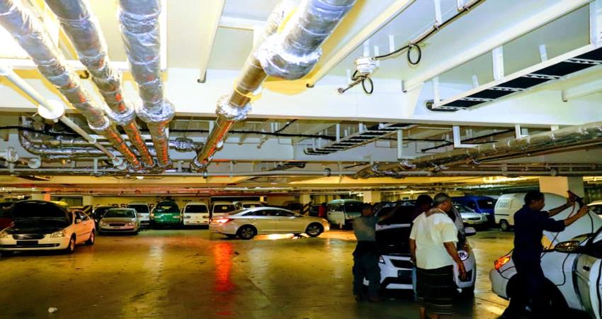 تفريغ 1900 سيارة في ميناء عدن