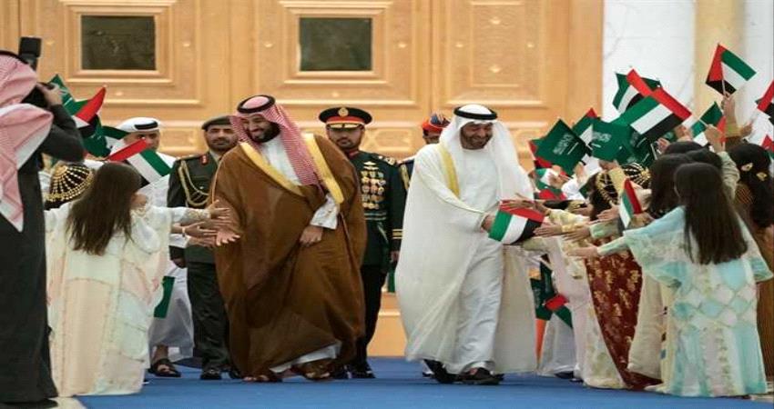 هذا ما فعله الشيخ محمد بن زايد مع طفله  حاولت مصافحته خلال استقبال ولي العهد السعودي ولم ينتبه لها