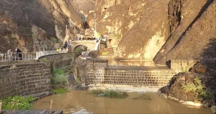 صور _ شاهد كيف أصبحت صهاريج عدن بعد هطول الأمطار الغزيرة