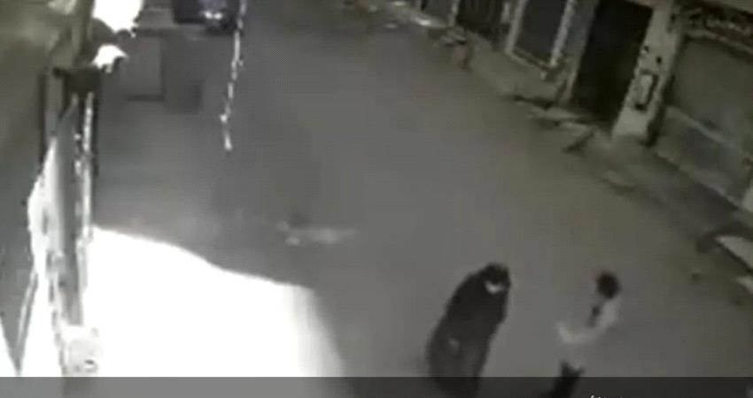 في جريمة هزت العالم..مدمن يقتل أمه طعنا بالسكين في مصر