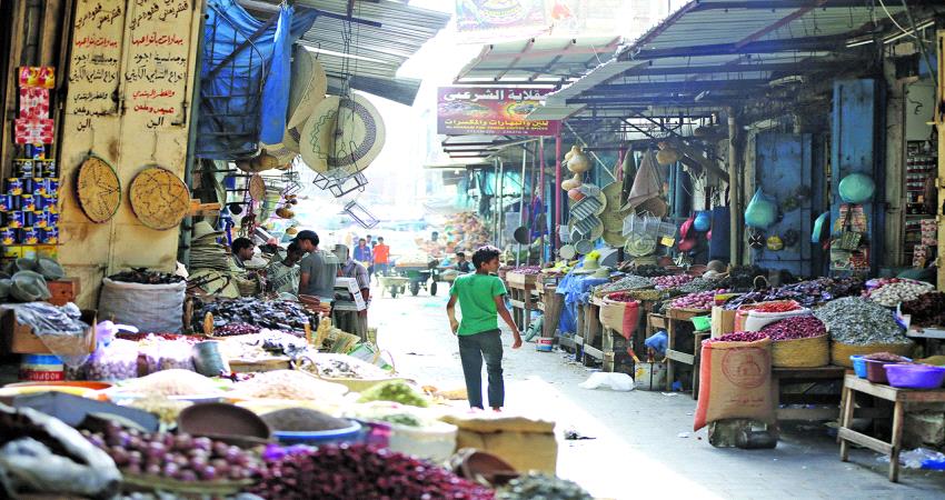 «سوق الشنيني».. عبق التاريخ ورائحة الأصالة في تعز..صور