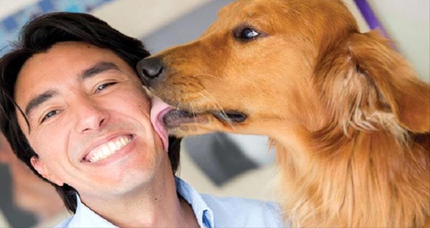 وفاة مأساوية لرجل لعق كلب وجهه