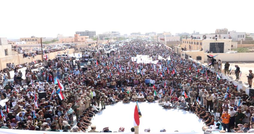 اليمنيين الجنوب اخراج من الآلاف يحتجون
