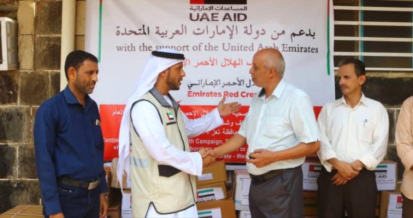 هلال الإمارات يسلم سيارتي إسعاف  وكميات جديدة من الأدوية لمستشفى المخا بتعز