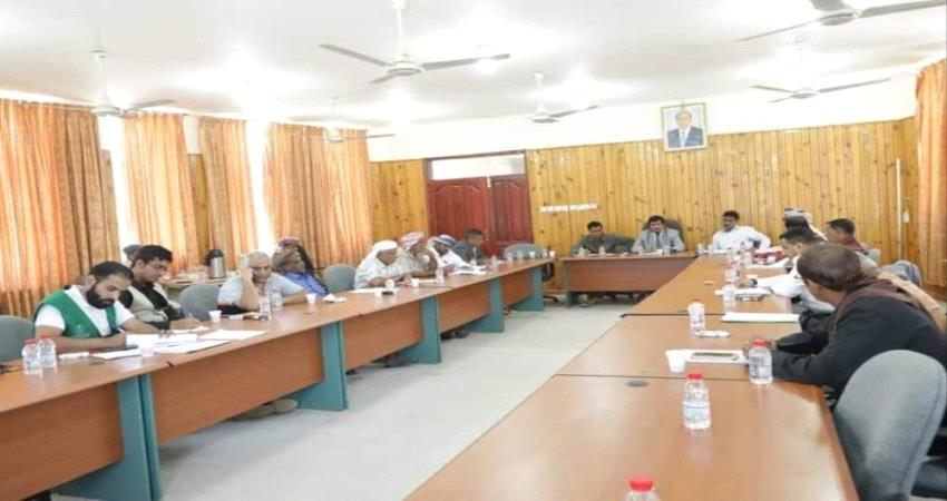 اجتماع يناقش الحلول والإجراءات المناسبة لتفادي تكرار انقطاع الكهرباء في المهرة 