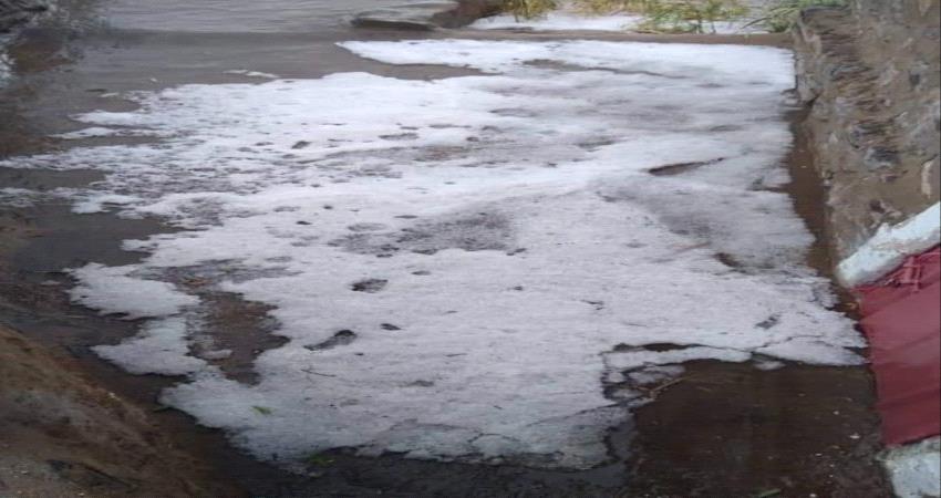 بالصور.. تساقط ثلوج شمالي لحج