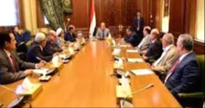  قيادي في الانتقالي: الشرعية تنهب ثروات البلد لتغذي أرصدتها البنكية