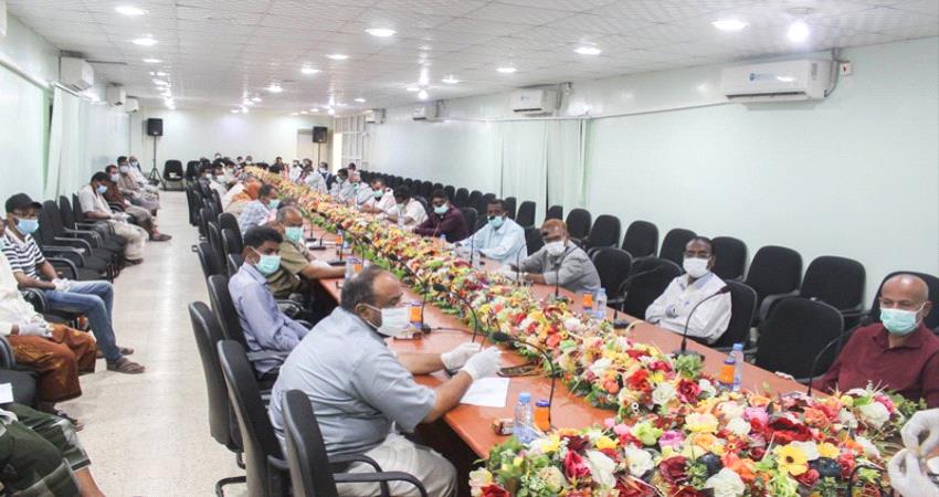 تربية حضرموت تناقش آليات تنفيذ القرار الوزاري لإعادة تزمين التقويم المدرسي