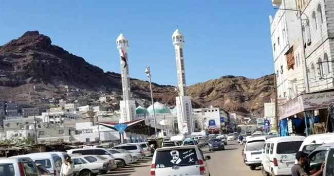 ائمة مساجد بعدن يرفضون قرار الاغلاق ويستمرون باداء صلوات الجمعة والجماعة