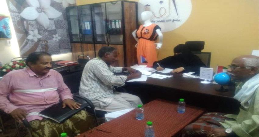 انتقالي المكلا يوقع مع مركز نسوي اتفاقية شراء وتوزيع كمامات مصنعة محليا