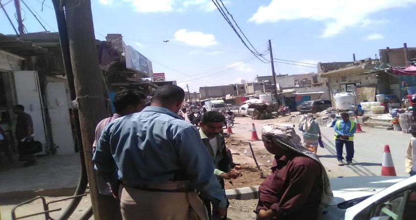 مأمور الحوطة يوجه بسرعة استكمال مشروع توسعة الشارع الرئيسي بالمديرية