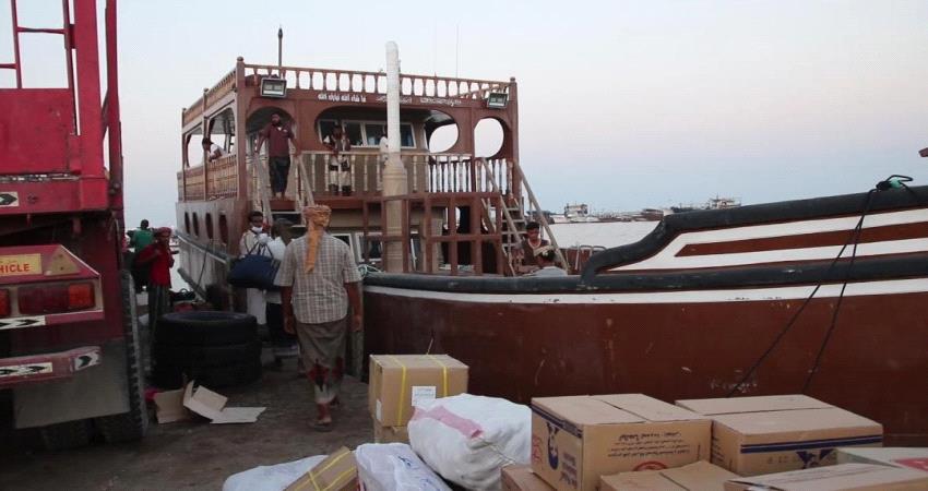 الانتقالي ينقل 300 عالقاً إلى سقطرى