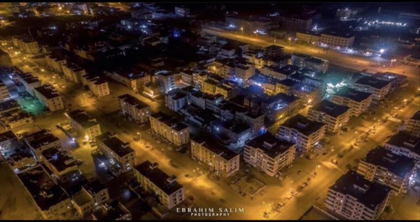 أول صورة جوية "ليلية" في فترة حظر التجوال.. كيف بدت مدينة المكلا؟