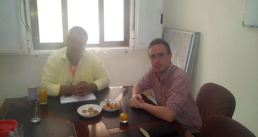 منظمة اغاثية تمنح حزام الصبيحة شهادة تقديرية