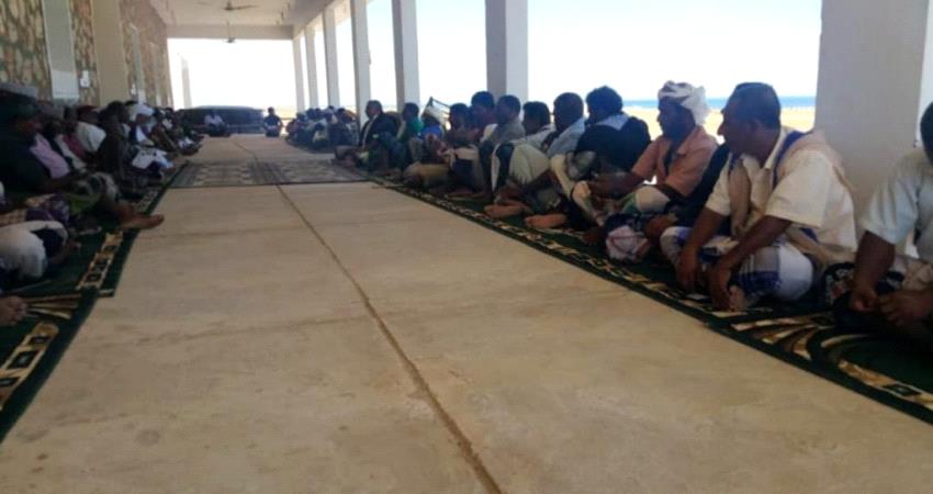 إجتماع هام لمشائخ ومقادمة سقطرى يدعو الرئيس هادي للإسراع بإقالة المحافظ ويؤكد رفضه القاطع لمشاريع الاخوان(بيان)