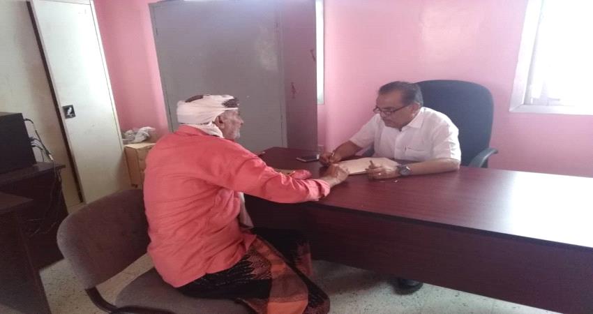 مناقشة آلية توزيع باعة القات على الأسواق في الحوطة لحج