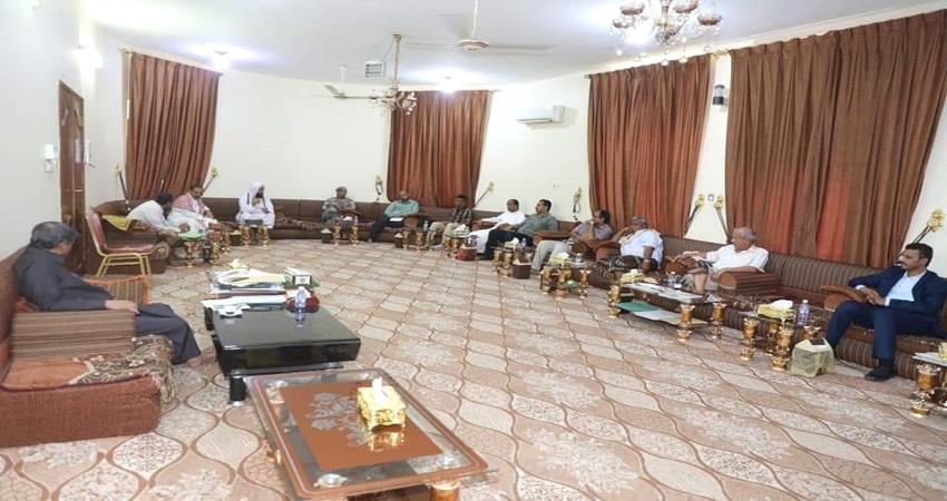 حضرموت .. تشكيل لجنة معنية للرد على توجيهات عودة العالقين من الخارج