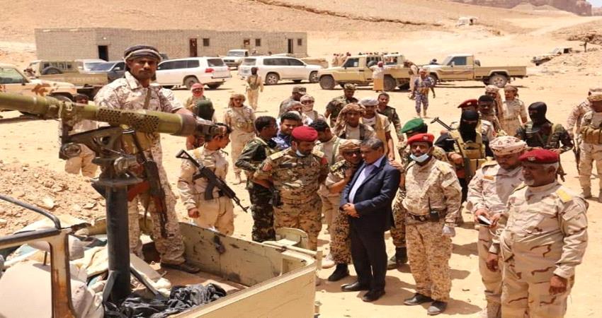 محافظ حضرموت يتفقد المواقع العسكرية في لواء "شبام" بمديرية دوعن