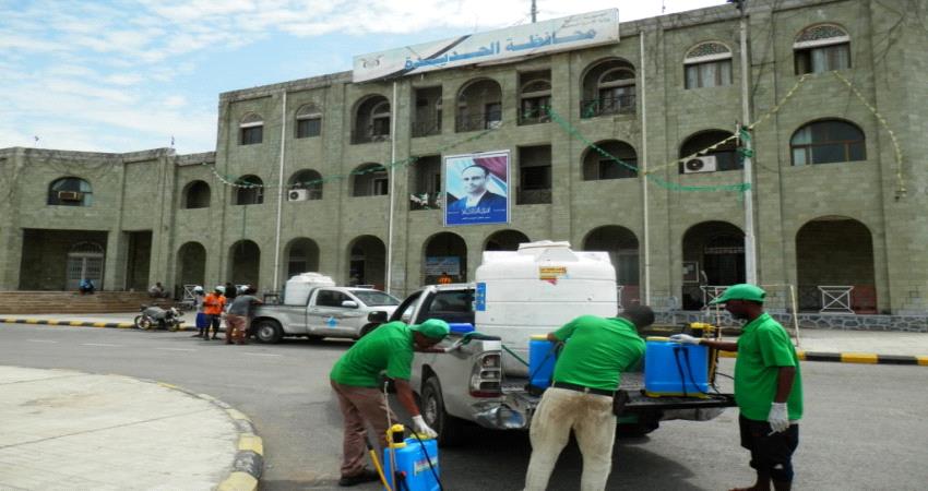 تعقيم المنشآت والمكاتب التنفيذية بمدينة الحديدة