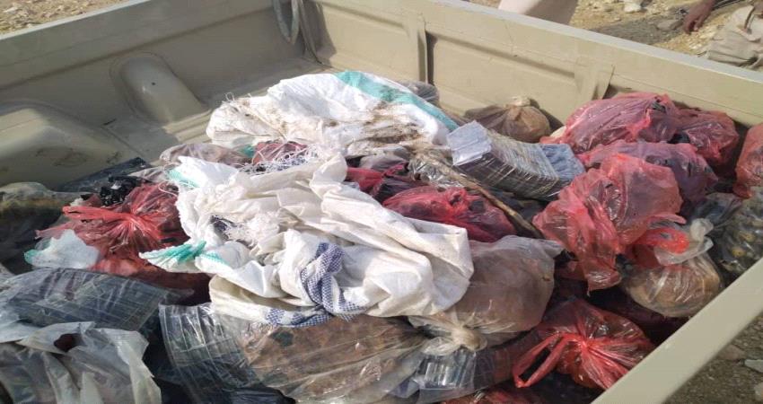  ترقية ومكافئة ضباط وجنود احبطوا تهريب شحنة سلاح إلى المكلا