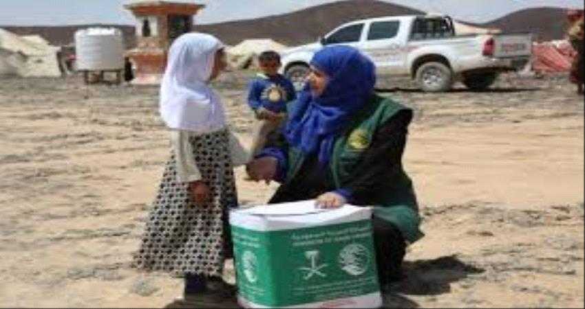 مركز الملك سلمان يوزع غذاء في سقطرى والمهرة