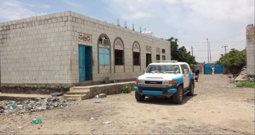 امن تبن بلحج يلقي القبض على 5 اشخاص يقومون بسرقة سيارات