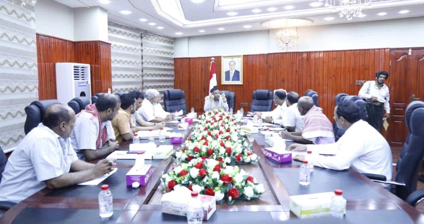 محافظ المهرة يناقش مع الأكاديميين بالمحافظة ترتيبات إنشاء جامعة المهرة