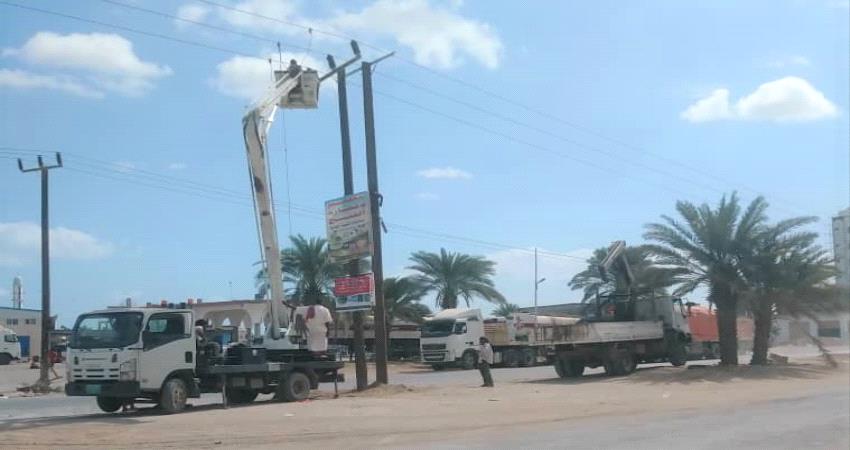 رئيس الوزراء يشيد بجهود كهرباء عدن 