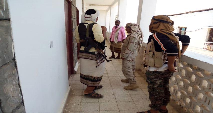 الحوتري يتفقد المرافق الحكومية في أبين ويشدد على مواصلة العمل وفق بيان الانتقالي